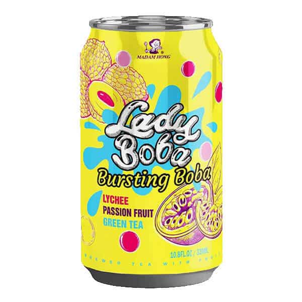 Osvežilni brezalkoholni napitek Lady Boba Bursting Boba z okusom liči, pasijevega sadja in zelenega čaja, idealen za vroče dni, prihaja v moderni pločevinki z atraktivnim dizajnom.